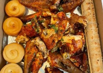 Ai ăn em ship luôn ạ 

Gà Nướng Quay Giòn Thành Gia

 Gà Nướng Cơm Lam 5 Vị

Kí...