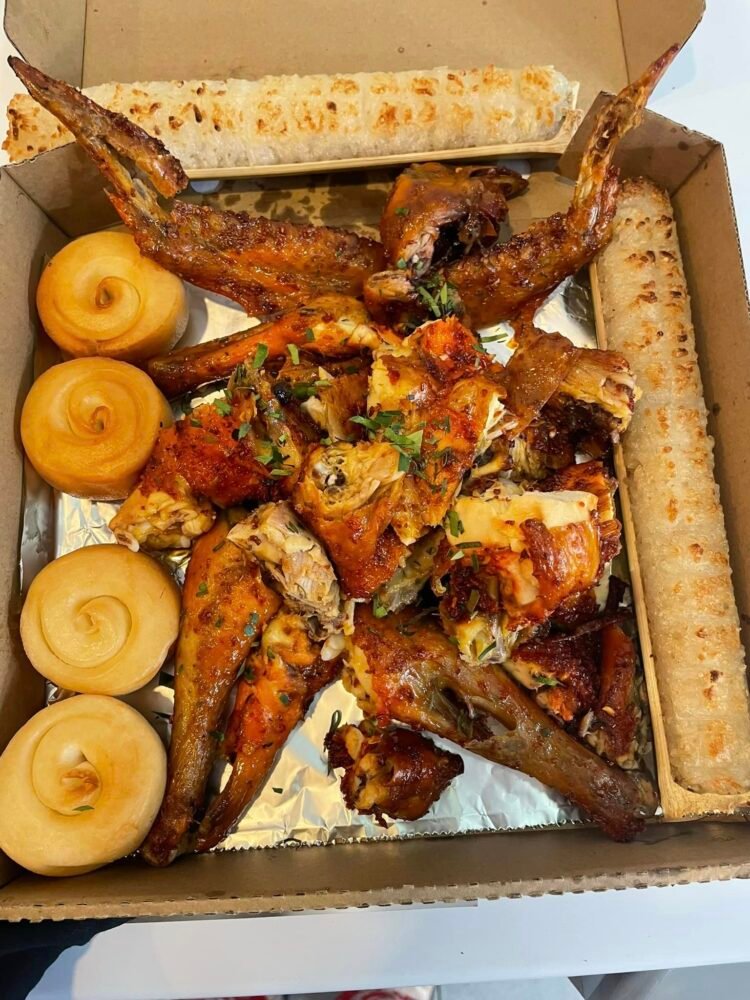 Ai ăn em ship luôn ạ 

Gà Nướng Quay Giòn Thành Gia

 Gà Nướng Cơm Lam 5 Vị

Kí...