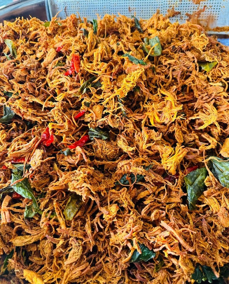 Nay mình có khô gà lá chanh loại 1 nhâm nhi ngày Tết tuyệt vời ông mặt trời luôn...