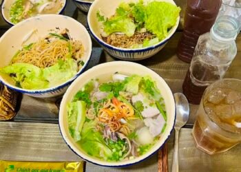 Mới đi ăn 1 quán hủ tiếu Mỹ Tho về mà tâm đắc quá phải lên bài ngay để giới thiệ...