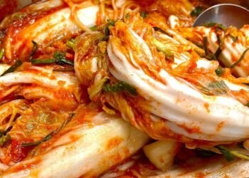 Kim chi nhà em 
 1/2kg 45xu 
 1kg 85 xu tặng hủ sate cay
 Bảo quản tủ lạnh giữ đ...