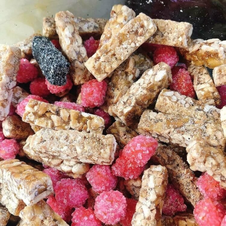 Món thời ấu thơ!!! Ngày mai e có!!
 Kẹo mè đen 0,5kg/120k
 Thèo lèo lộn xộn 0,5k...