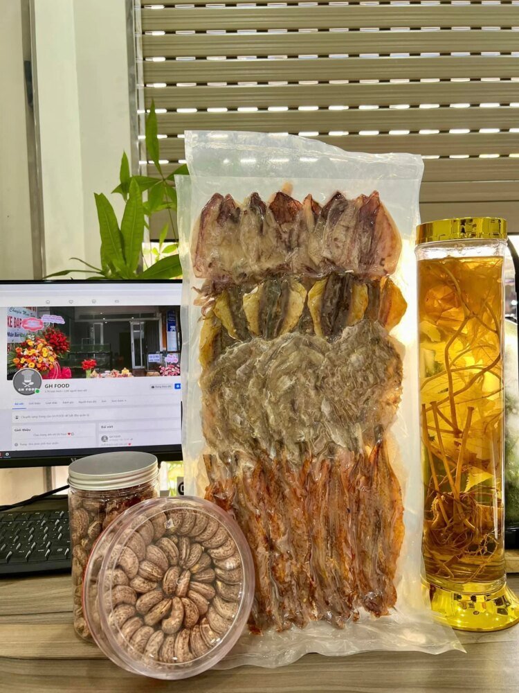 Chỉ 250k/set khô gồm : 
 • khô mực
 • cá chỉ
 • cá bò
 • cá mối
  Quà tết cho gi...