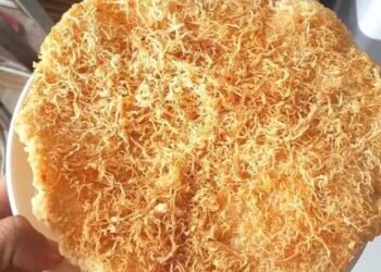 CƠM CHÁY CHÀ BÔNG NHÀ LÀM NHA MỌI NGƯỜI 
 Cơm cháy giòn tan,Đảm bảo ăn là ghiền
...