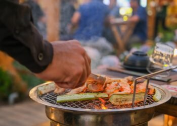 Bạn thích ăn lẩu nhưng cũng rất mê đồ nướng
Bạn cần tìm một không gian quán ăn r...