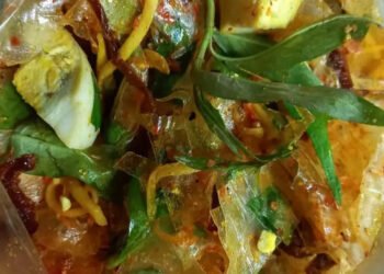 HOA HẬU TRONG LÀNG ĂN VẶT GỌI TÊN BÁNH TRÁNG TRỘN CÔ SỰ CÔ GÁNH 

 Nếu bạn là t...