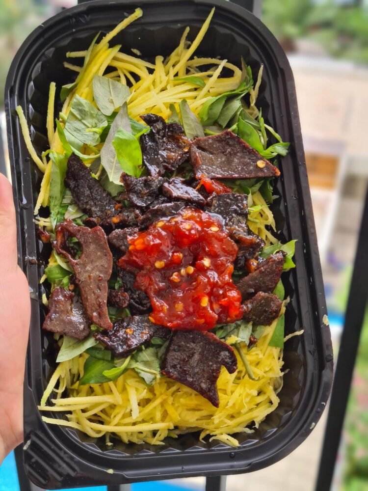 Trời ơi dạo gần đây cứ bị thèm đồ ăn Bình Định, nhớ hương vị ăn vặt của quê. Ta ...